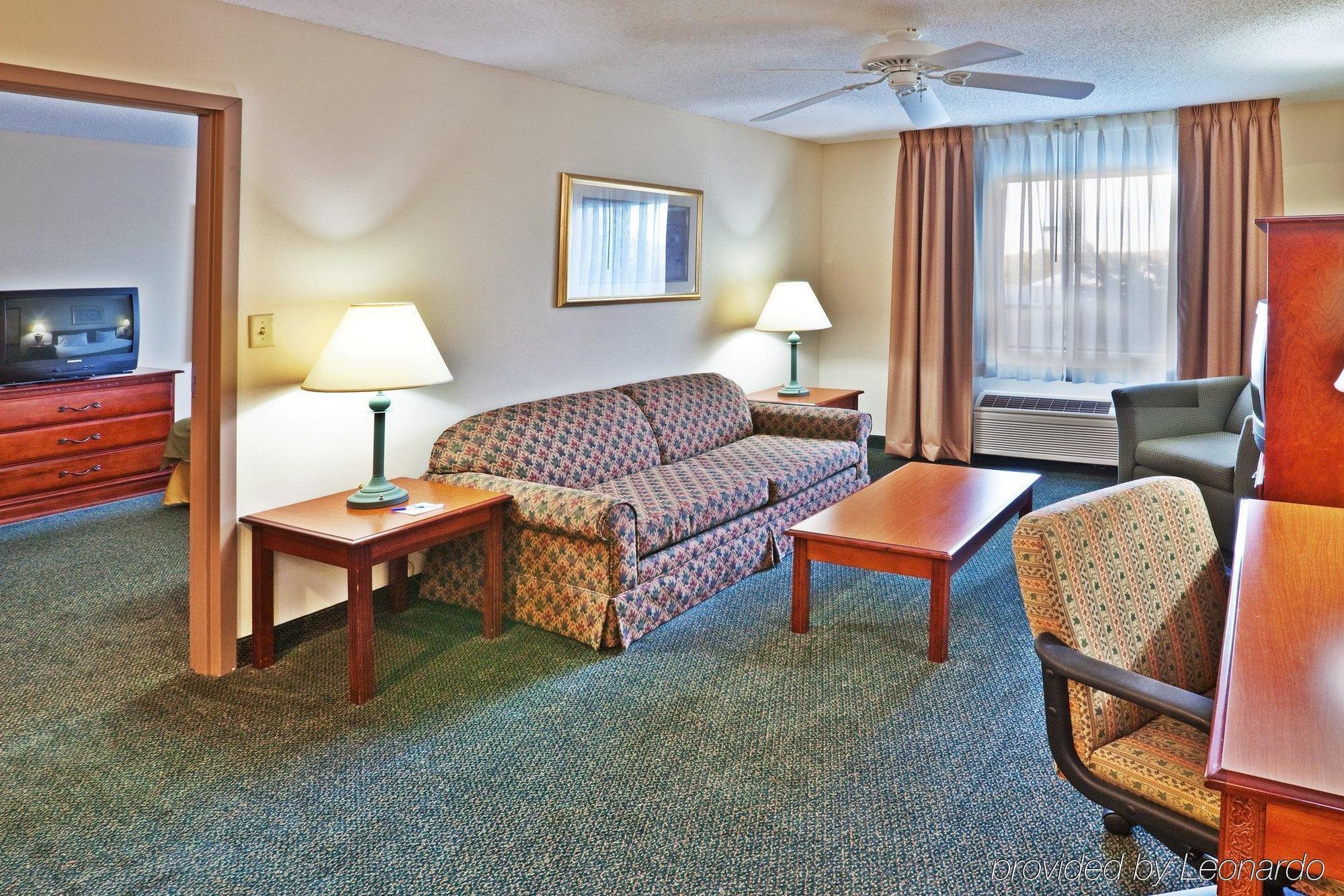 Holiday Inn Express Hotel & Suites Edmond By Ihg Rom bilde
